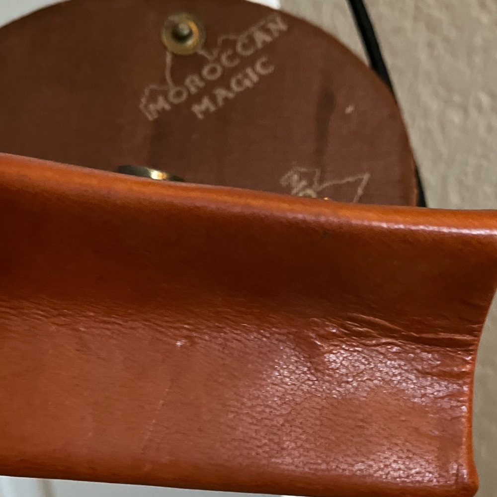 1970’s TRUE VINTAGE MOROCCAN HAND-TOOLED LEATHER MINI CROSSBODY PURSE - Picture 8 of 9